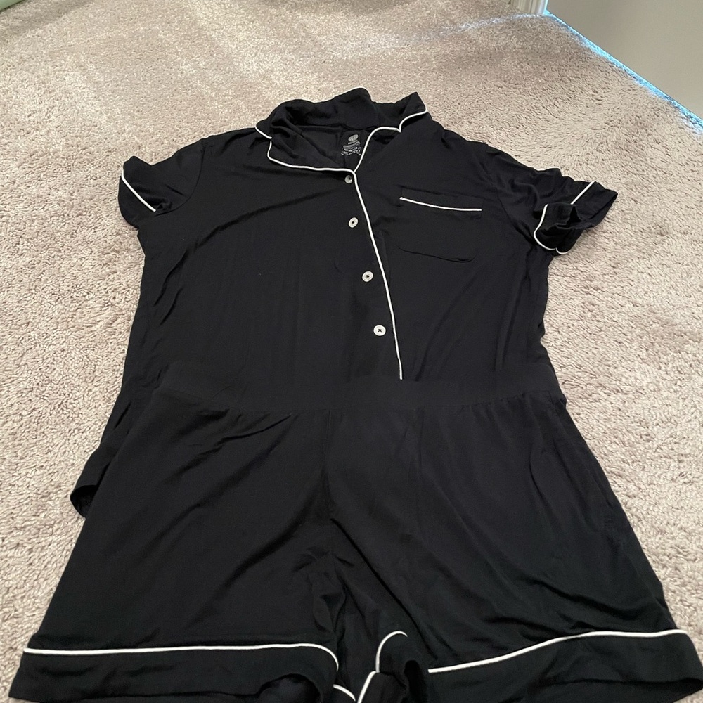 Kindred Bravely Black Pajama Set with White Accents